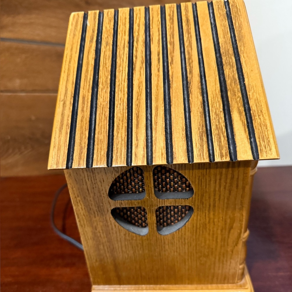 Vintage 1998 Wooden Log Cabin Style House Radio…Works! - Picture 8 of 9